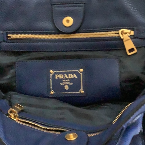 Prada Vitelli Daino leather bag with side zippers - Picture 5 of 10